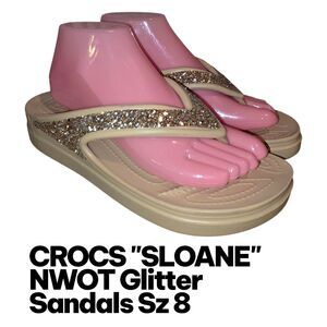 CROCS SLOANE NWOT Sz 8 Chai/Gold Glitter Flip Flop Platform Slide On Sandals